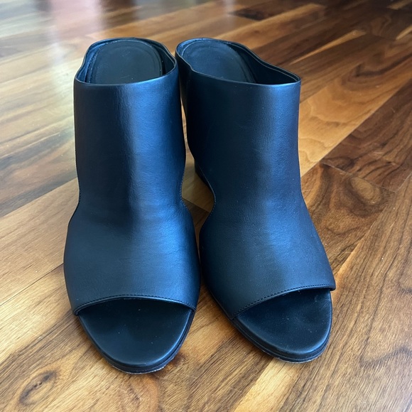 VInce Kaya leather cut out accent sandals, USED - Picture 4 of 13